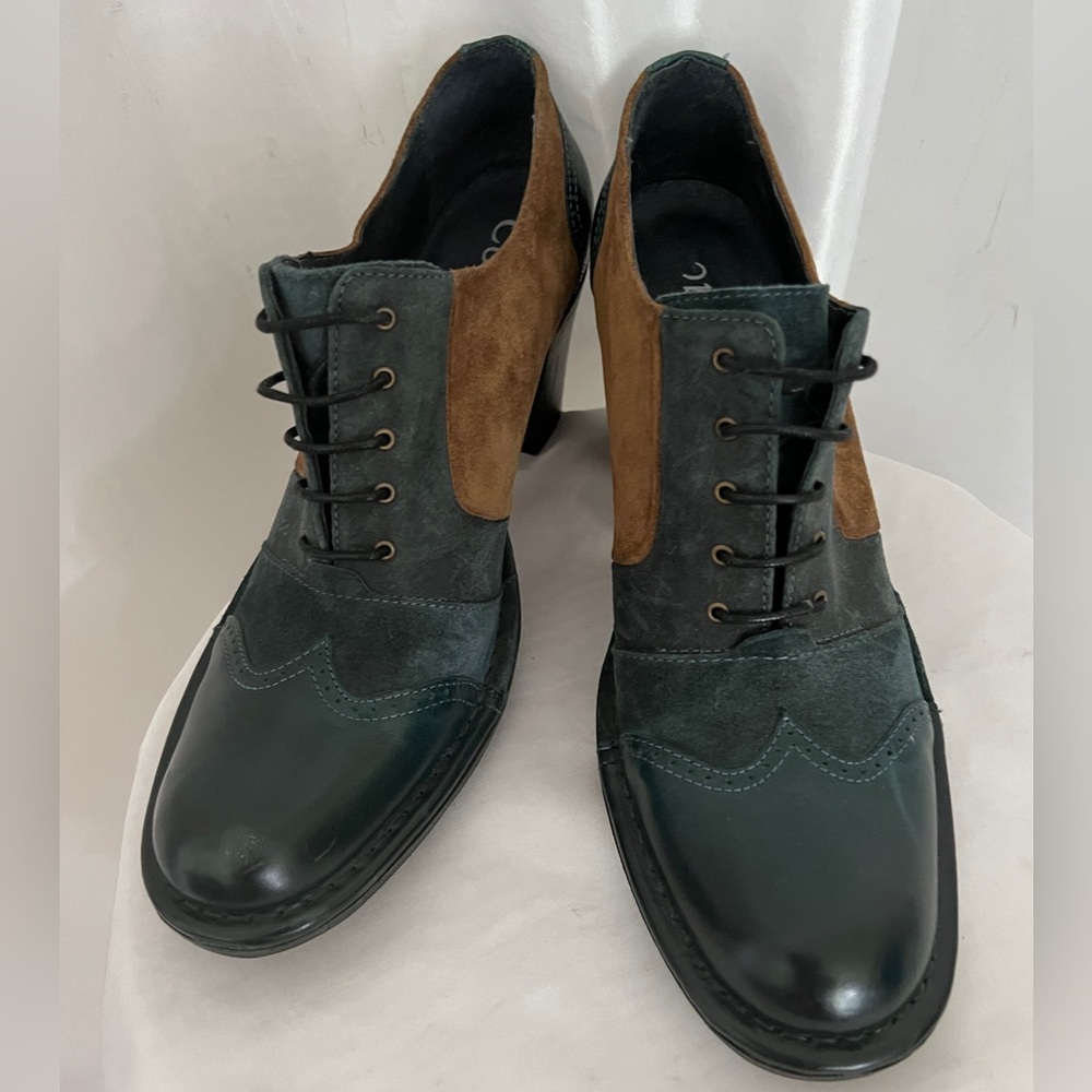 NWOT Cotelac Colorblock Lace-Up Booties